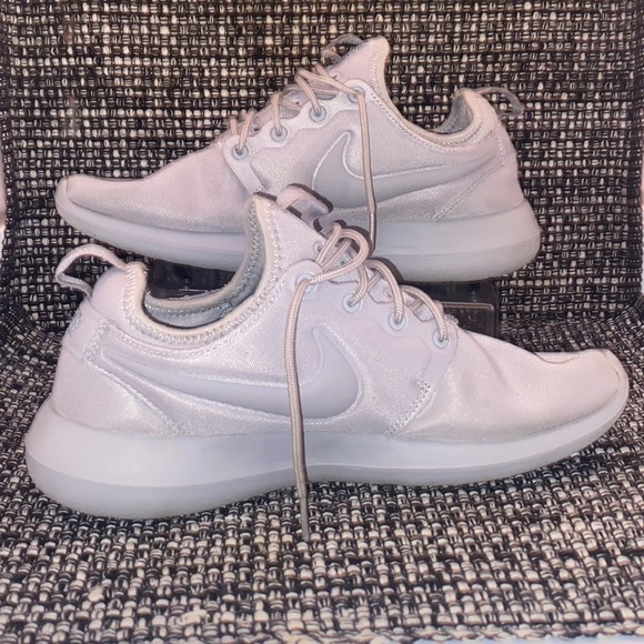 Nike Roshe Two EUC - Picture 2 of 7